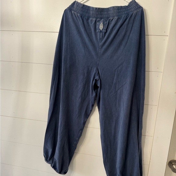 FP Movement Hotshot crossoverr set
Midnight Navy
XL
Excellent condition - Picture 3 of 4